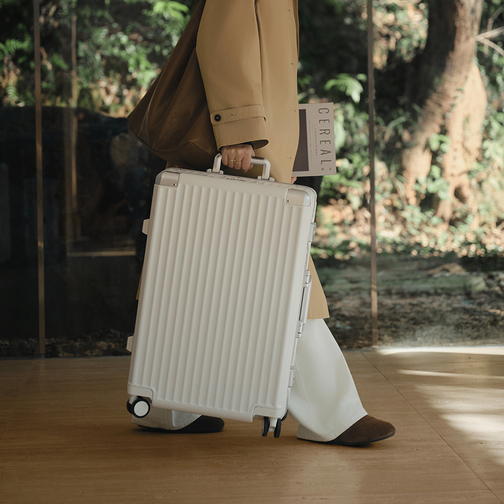 Roaming Aluminum Frame zipperless luggage white thumbnail 7